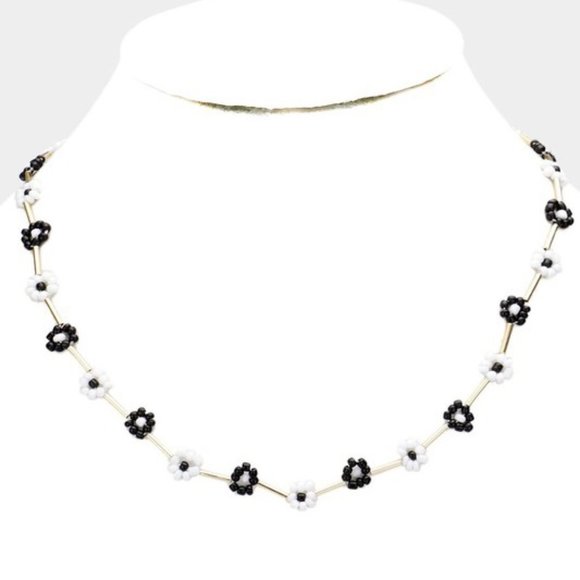 The Wild Clover Jewelry - ❌SOLD OUT❌ OLIVIA BLACK AND WHITE FLOWER NECKLACE